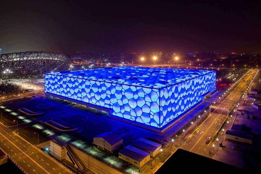 長沙卓昊裝飾對公共空間設計行業背景分析之現代建筑空間國家游泳館水立方圖